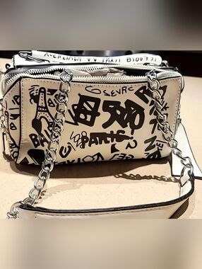 White Graffiti Print Chain Shoulder Bag